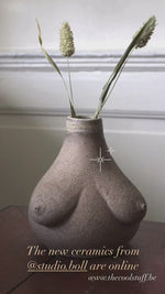 Lisa Boob Vase - medium - rough grey